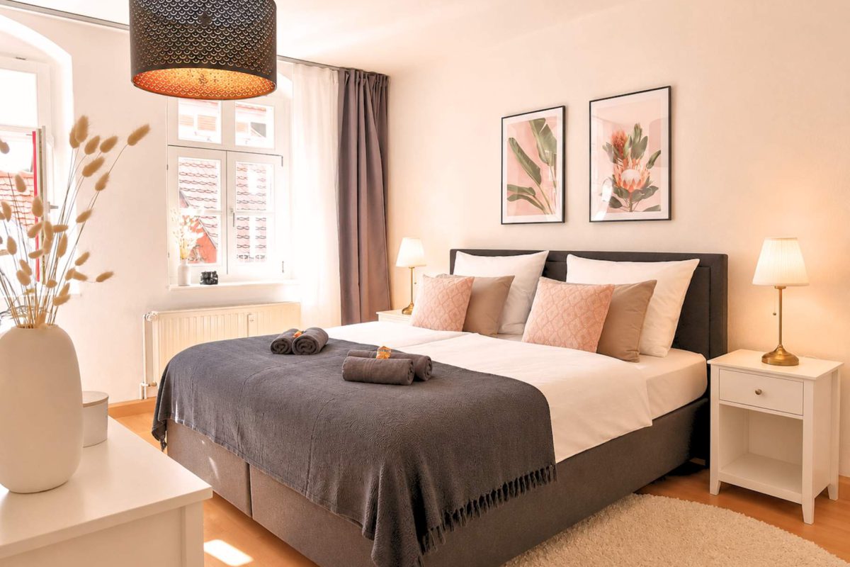 Apartment Stellenbosch Stilvolles Schlafzimmer mit Wohlfühl-Design im Apartment Stellenbosch von Fynbos Apartments – Ferienwohnung Meißen